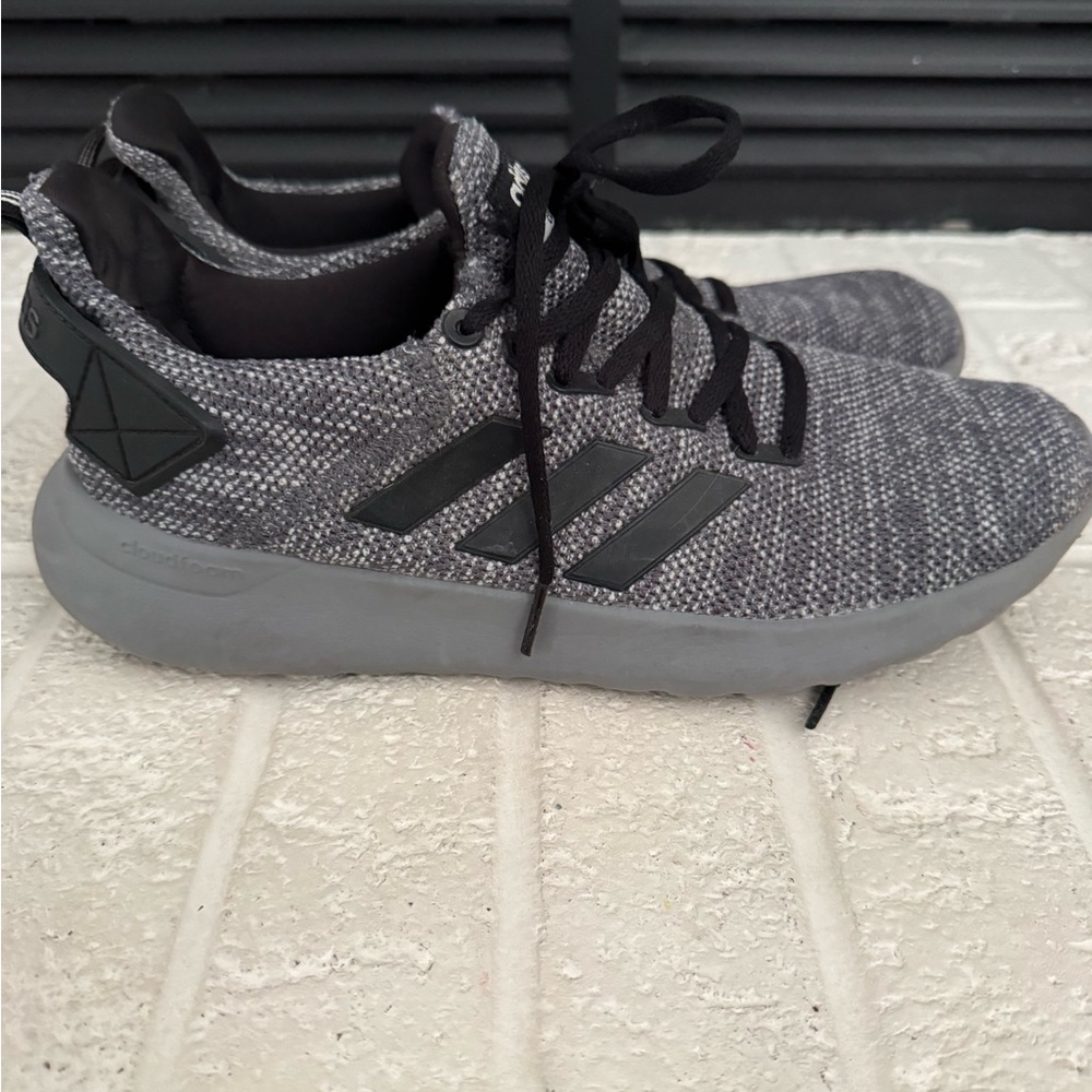 👟 Adidas Men's Black and Gray Sneakers size 8.5